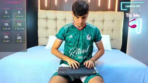 zack23__ online show from June 17, 3:08 am