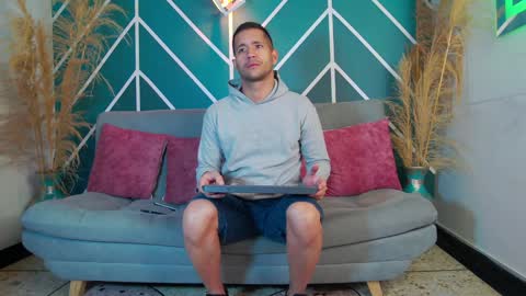 Snapshot of zaid_lion chatting on December 17, 11:49 am Zaid Mendoza online show from December 17, 11:49 am