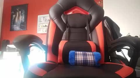 Snapshot of zaku_ chatting on October 21, 9:56 am zeon online show from October 21, 9:56 am