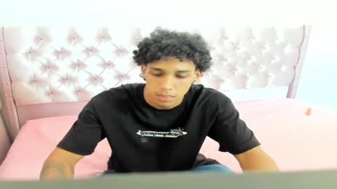 Snapshot of zanxley_ chatting on January 10, 7:43 pm zanxley_ online show from January 10, 7:43 pm