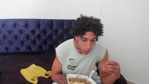 Snapshot of zanxley_ chatting on February 17, 6:59 pm zanxley_ online show from February 17, 6:59 pm