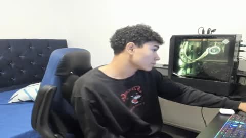 Snapshot of zanxley_ chatting on December 7, 2:31 am zanxley_ online show from December 7, 2:31 am