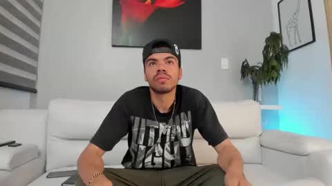Snapshot of zaynshadow_ chatting on October 23, 12:30 pm zaynshadow_ online show from October 23, 12:30 pm