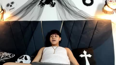 Snapshot of zeusapollofuck chatting on October 15, 1:13 am zeusapollofuck online show from October 15, 1:13 am