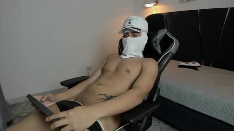 Snapshot of zeusapollofuck chatting on October 13, 8:48 pm zeusapollofuck online show from October 13, 8:48 pm