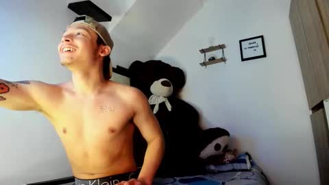 Snapshot of zeusjeff chatting on October 23, 8:01 pm zeus online show from October 23, 8:01 pm