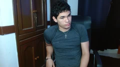 Snapshot of zyrosxk chatting on October 24, 5:53 am antonio felipe online show from October 24, 5:53 am