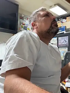 Snapshot of tank32s chatting on October 9, 3:17 pm tank32s online show from October 9, 3:17 pm