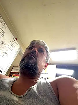 Snapshot of tank32s chatting on September 14, 4:58 am tank32s online show from September 14, 4:58 am