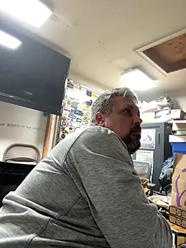 Snapshot of tank32s chatting on March 14, 7:26 am tank32s online show from March 14, 7:26 am