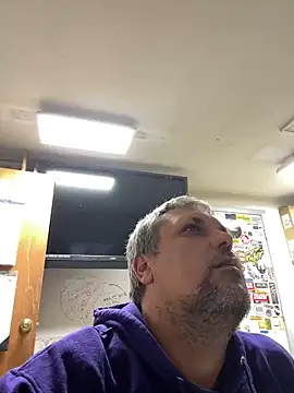 Snapshot of tank32s chatting on December 12, 10:34 am tank32s online show from December 12, 10:34 am