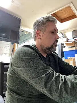 Snapshot of tank32s chatting on February 28, 7:05 am tank32s online show from February 28, 7:05 am