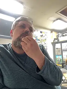 Snapshot of tank32s chatting on March 17, 7:13 am tank32s online show from March 17, 7:13 am