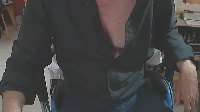 Snapshot of angelgarcia269 chatting on October 24, 1:46 pm angelgarcia269 online show from October 24, 1:46 pm