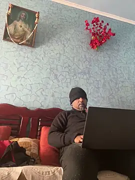 Dick 6inches online show from December 16, 7:48 am