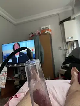 Snapshot of strange6696 chatting on February 17, 11:13 am strange6696 online show from February 17, 11:13 am