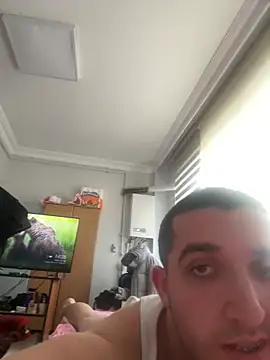 Snapshot of strange6696 chatting on February 4, 11:38 am strange6696 online show from February 4, 11:38 am