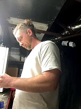 Snapshot of mandjpuff2 chatting on December 8, 5:50 am mandjpuff2 online show from December 8, 5:50 am