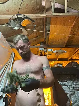 Snapshot of mandjpuff2 chatting on September 25, 6:23 am mandjpuff2 online show from September 25, 6:23 am