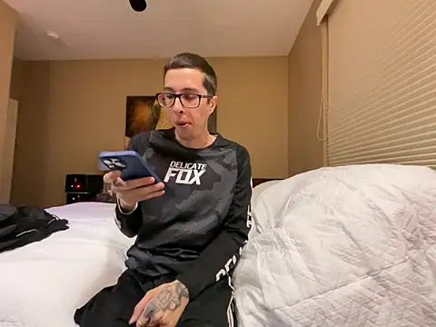 Bwcjoshbanks online show from January 26, 3:38 am