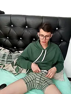 Snapshot of Norehg chatting on February 1, 6:19 pm Norehg online show from February 1, 6:19 pm