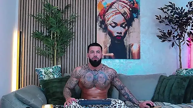 masterkingofmusclee online show from April 15, 7:41 am