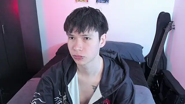 Aventure Twinks online show from June 13, 8:40 pm