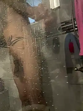 Snapshot of RoodoggXL chatting on December 20, 12:52 am RoodoggXL online show from December 20, 12:52 am