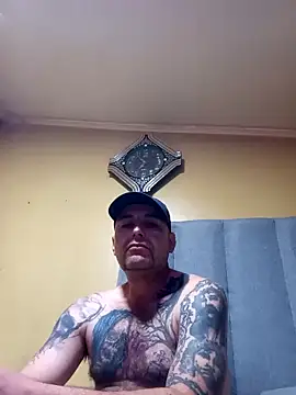 Snapshot of TrainedFinder5 chatting on October 20, 5:06 pm TrainedFinder5 online show from October 20, 5:06 pm