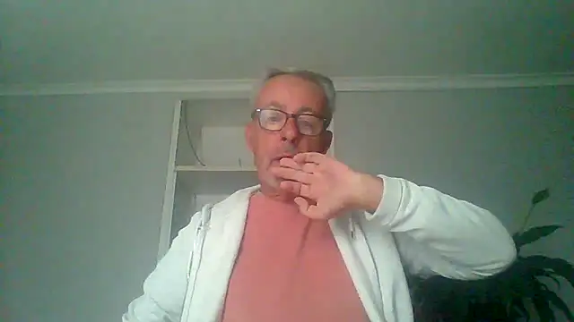 Snapshot of tuggy59 chatting on September 15, 5:31 am tuggy59 online show from September 15, 5:31 am