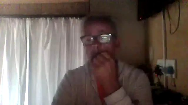 Snapshot of tuggy59 chatting on October 4, 5:12 am tuggy59 online show from October 4, 5:12 am