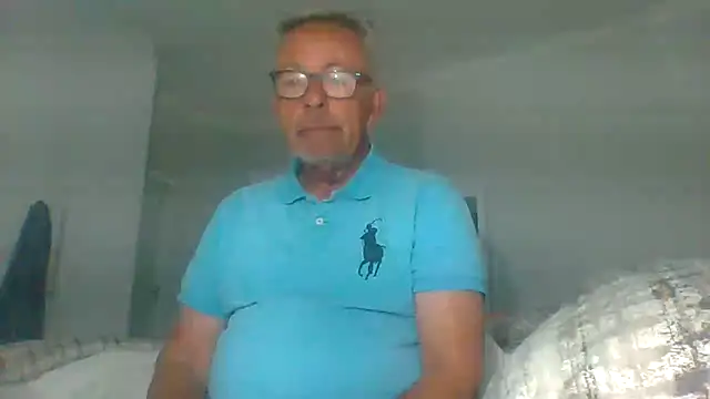 Snapshot of tuggy59 chatting on October 7, 5:00 am tuggy59 online show from October 7, 5:00 am