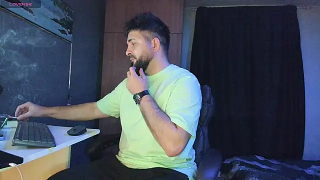 Snapshot of Eduu2322 chatting on March 20, 10:29 pm Eduu2322 online show from March 20, 10:29 pm