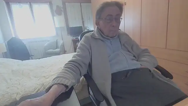 papillonhotofficial online show from March 2, 10:05 am