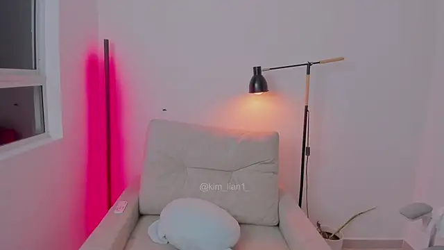 kim lian21 online show from April 9, 9:37 am