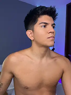 santiago 01 online show from March 5, 9:33 pm