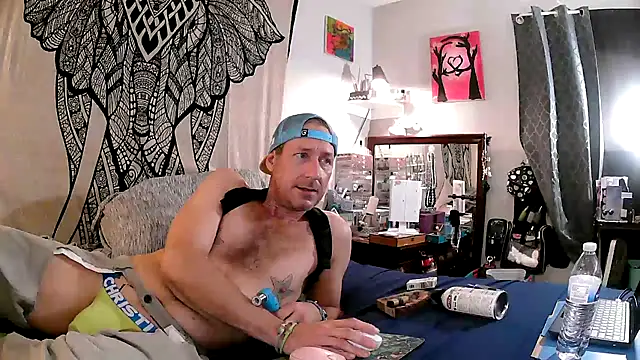 Snapshot of Obi-Spun-Kenobi chatting on February 7, 12:09 am Obi-Spun-Kenobi online show from February 7, 12:09 am