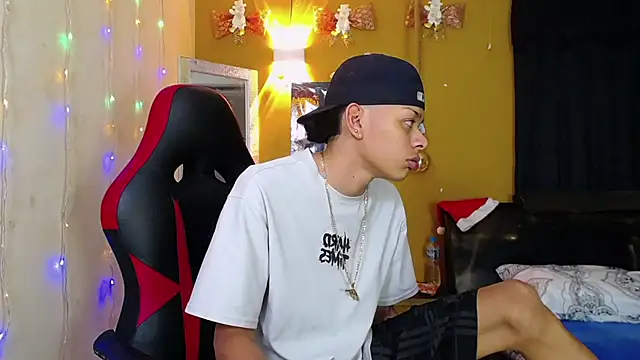 Snapshot of Harry_jhonsson chatting on December 23, 2:02 am Harry jhonsson online show from December 23, 2:02 am