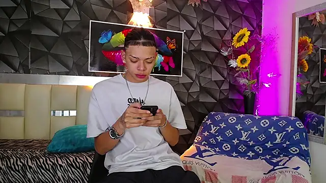 Snapshot of Harry_jhonsson chatting on January 4, 12:37 am Harry jhonsson online show from January 4, 12:37 am