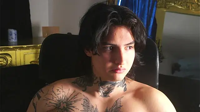 Snapshot of dantecoppolaa_ chatting on January 12, 5:11 pm dantecoppolaa  online show from January 12, 5:11 pm