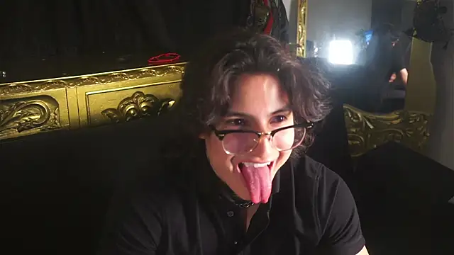 Snapshot of dantecoppolaa_ chatting on March 6, 12:32 am dantecoppolaa  online show from March 6, 12:32 am