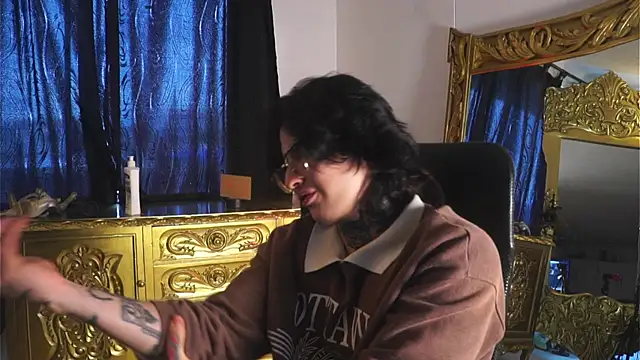 Snapshot of dantecoppolaa_ chatting on December 15, 6:59 pm dantecoppolaa  online show from December 15, 6:59 pm