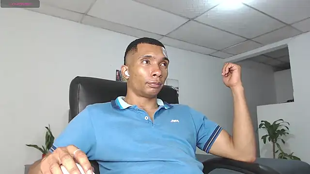 Aaronblack1  online show from April 18, 12:56 am