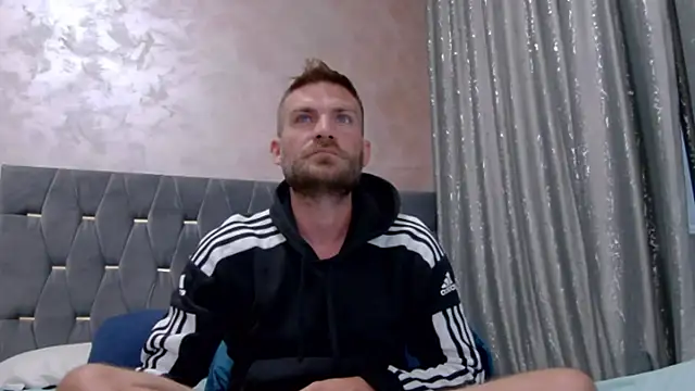 Snapshot of 10in_deluxe chatting on October 24, 8:05 am 10in deluxe online show from October 24, 8:05 am