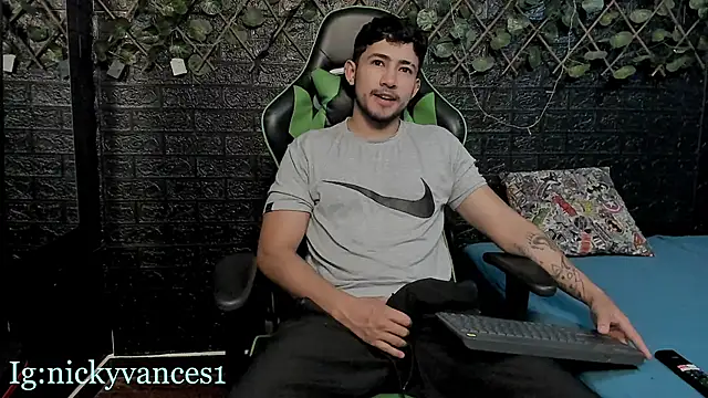 nicky vances online show from October 22, 6:43 pm