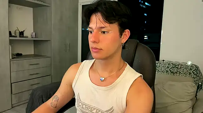 Snapshot of Alexxblue chatting on December 31, 1:57 am Alexxblue online show from December 31, 1:57 am