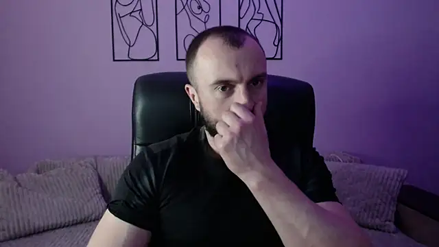 brindlefly6969 online show from April 3, 10:34 am