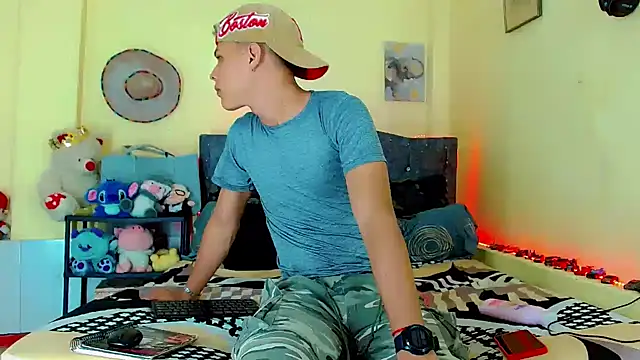 Liamscott  online show from March 31, 5:03 pm