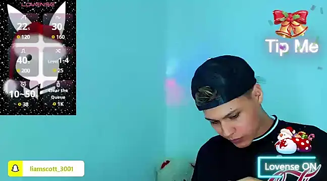 Snapshot of Liamscott_ chatting on December 22, 2:39 am Liamscott  online show from December 22, 2:39 am
