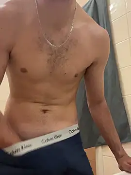 h0rnyguy001 online show from June 1, 3:29 am